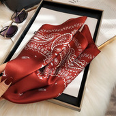 百搭酒红色真丝丝巾女2025新款 小方巾100%桑蚕丝秋冬小领巾护颈椎