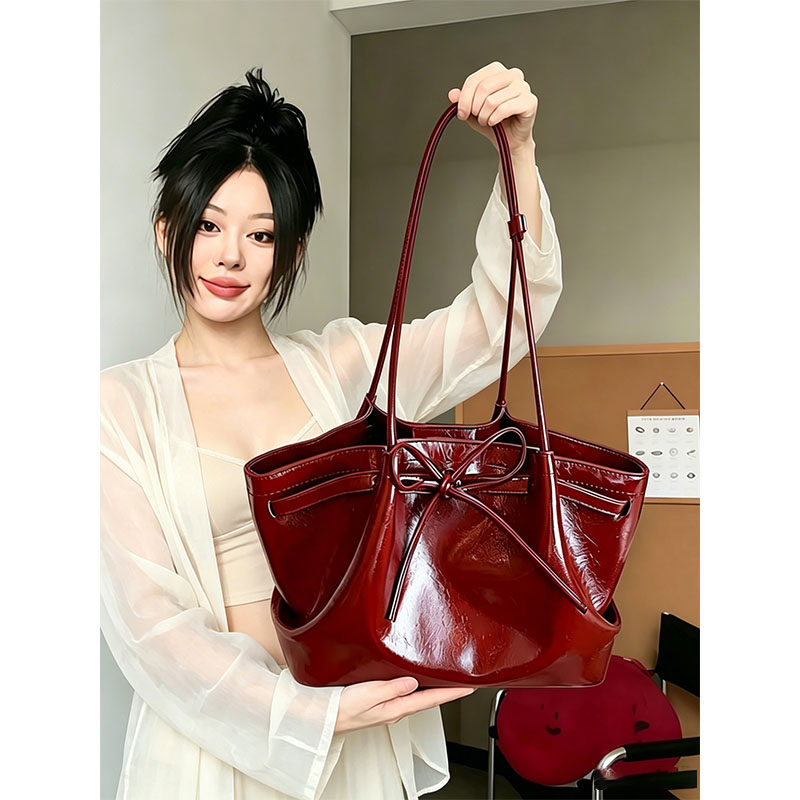 红色漆皮手提托特包包女款2026新款夏季大容量轻奢小众单肩包通勤