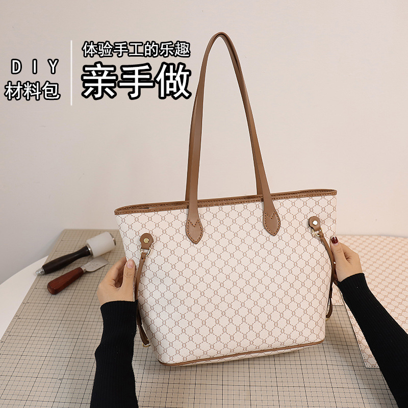 托特包压花休闲百搭编织包