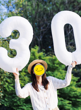 32寸40寸ins风白色铝膜大数字气球女生25岁30岁生日户外拍照道具