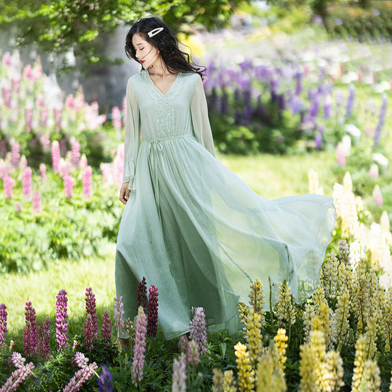 【清欢序】复古V领蕾丝边连衣裙女2025夏季雪纺荷叶袖收腰系带裙