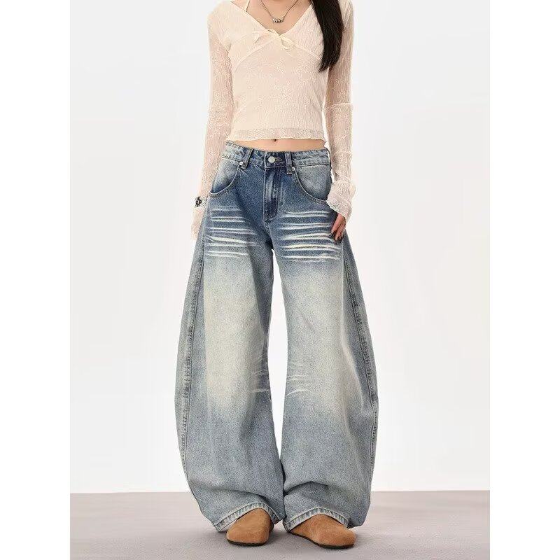 早春大码美式复古浅蓝色刺绣牛仔裤女水洗猫须宽松阔腿垂感弯刀裤