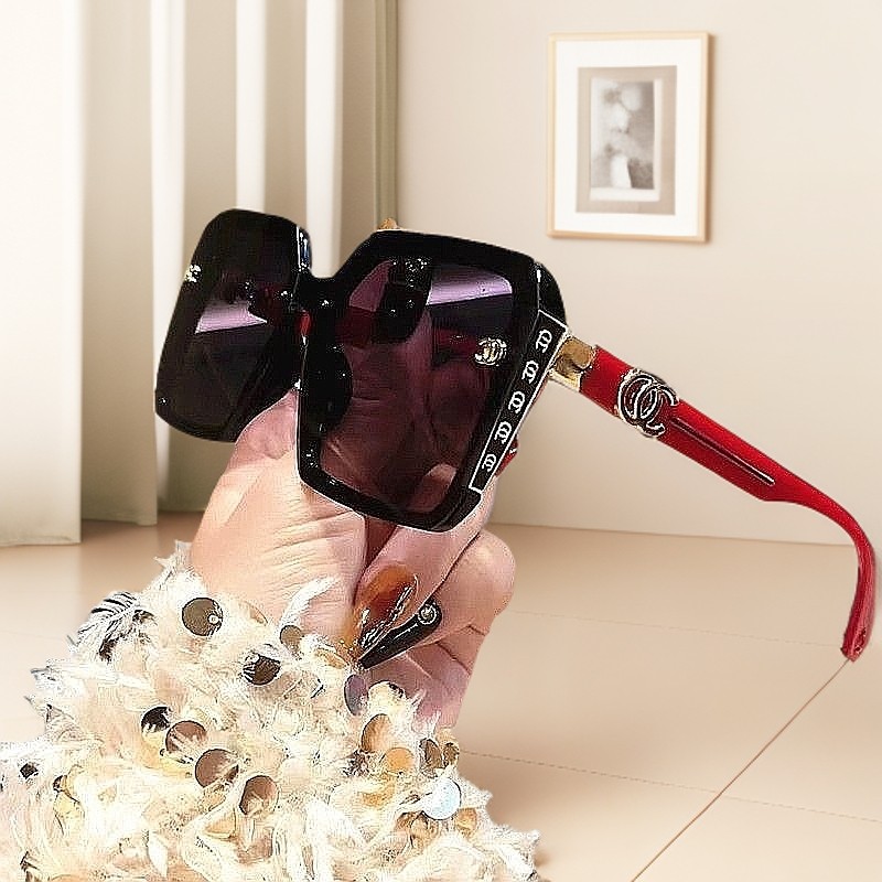 【高级感轻奢太阳镜】时尚百搭素颜修饰脸型高级感防紫外线高清墨