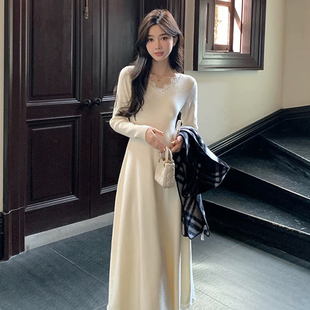 法式白色蕾丝边V领长袖A字长裙秋冬季洋气修身打底显瘦连衣裙子女
