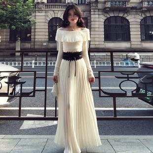 法式温柔风白色露肩长袖连衣裙子秋冬季修身内搭荷叶边A字长裙女