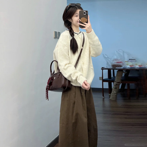 巨好看的甜美针织衫毛衣女2025秋季圆领宽松设计感裤子长袖上衣潮