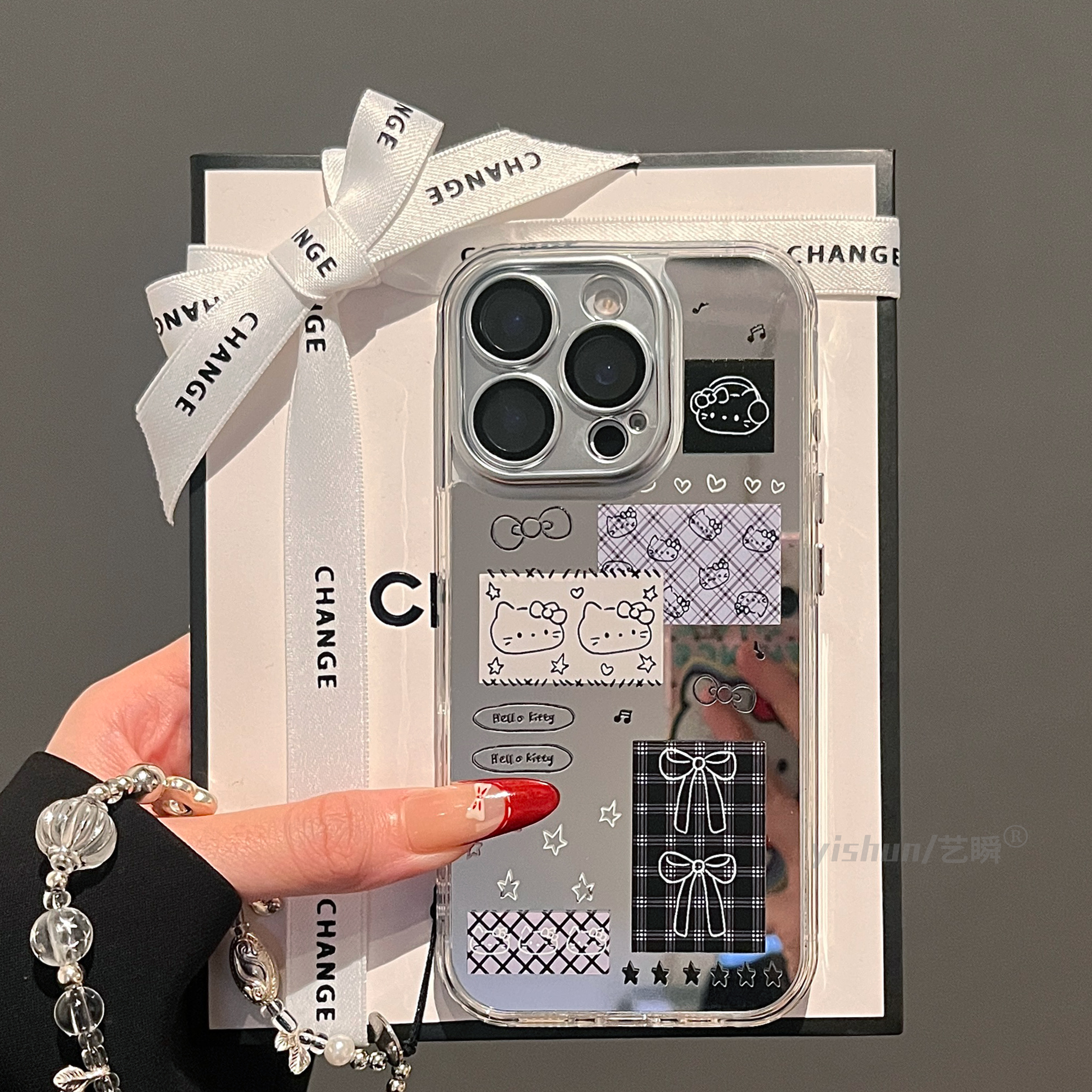 原创韩系格纹线条KT猫贴纸适用16pro苹果17新款手机壳iphone15promax甜酷风14pm小众13电镀镜面12pro保护套ke