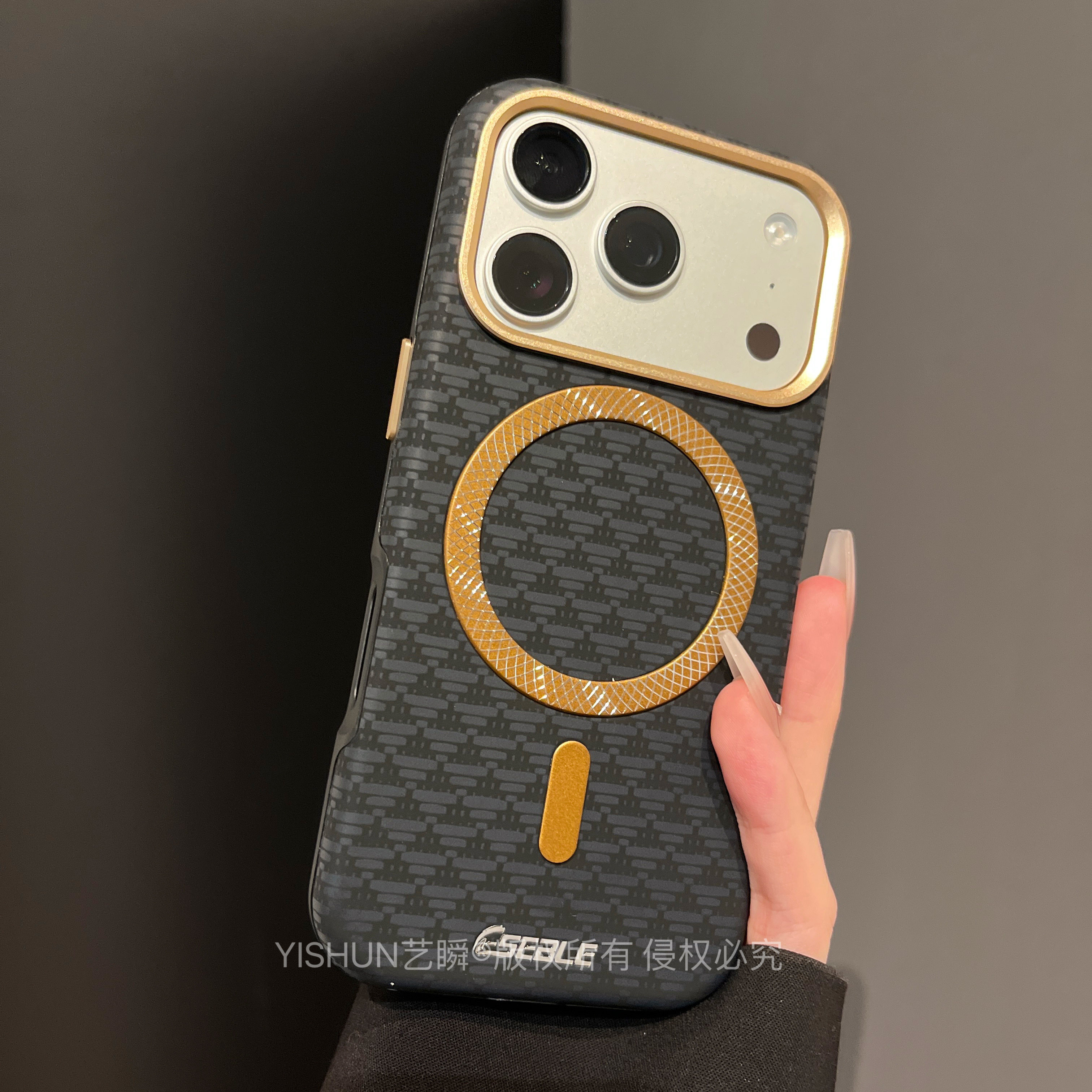 抽象艺术三角盾纹路经典黑强力吸附适用iPhone17ProMax磁吸手机壳苹果16时尚13金属镜框ip15独立按键14保护套,3C数码配件,手机保护套/壳,淘宝优惠券,粉丝福利购,淘宝优惠卷