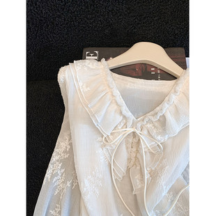 女2026春季 自留爆款 雪纺衬衫 荷叶边V领喇叭袖 宽松刺绣上衣 推荐