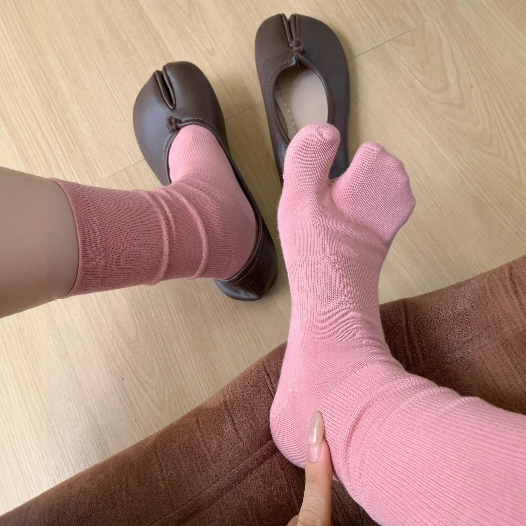 秋日粉棕温柔感调调的分趾二趾袜