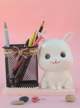 2026呆萌胖胖兔子笔筒礼物简约北欧树脂工艺品摆件手办学生文具