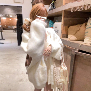 早秋季2025新款白色慵懒高级感毛衣外套女秋冬穿搭毛绒绒开衫上衣