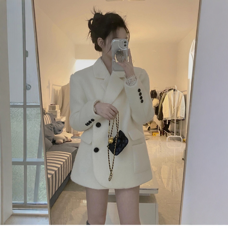 白色毛呢西装外套女短款宽松加厚