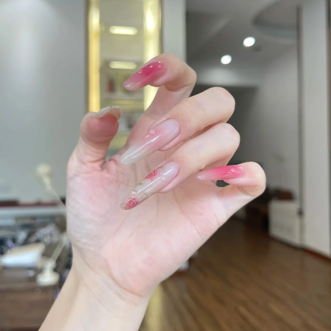 裸色显白荔枝玫瑰冰手绘美甲