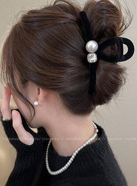 丝绒珍珠抓夹女2026新款春夏黑色高级感鲨鱼夹闪钻大号发夹子发饰