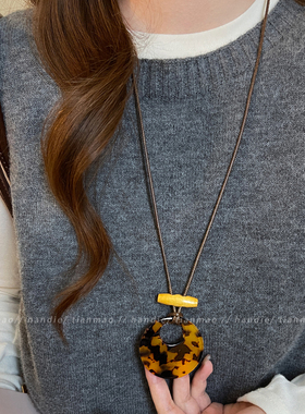 复古豹纹圆形吊坠项链女款2025新款高端轻奢设计感颈链毛衣链配饰