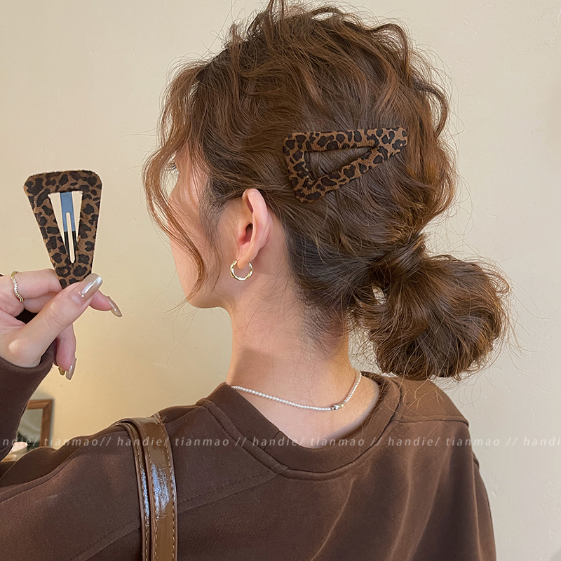 氛围感！三角形豹纹发夹超特别