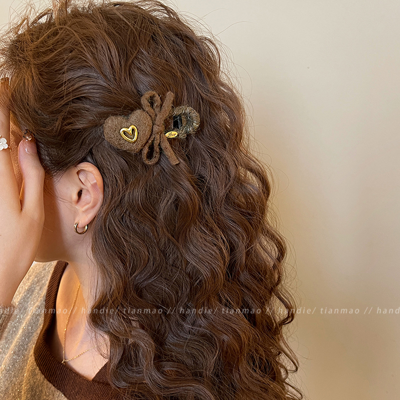 点睛之笔的毛呢蝴蝶结发夹！