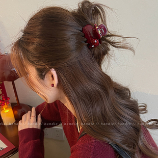 韩系复古红圆珠抓夹女2026新款高级感中号鲨鱼夹半扎发高马尾发夹