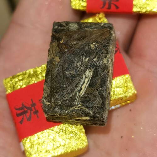 2011年菜茶贡眉小金砖老白茶一粒一泡500克一份