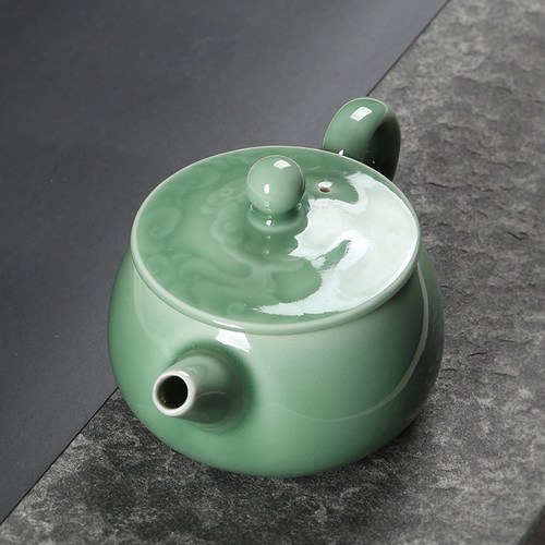 龙泉青瓷手工刻花祥云茶壶