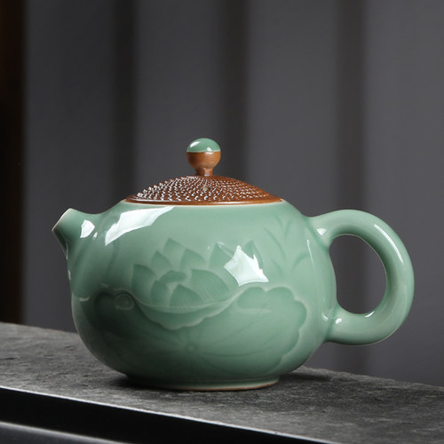 龙泉青瓷手工刻花茶壶