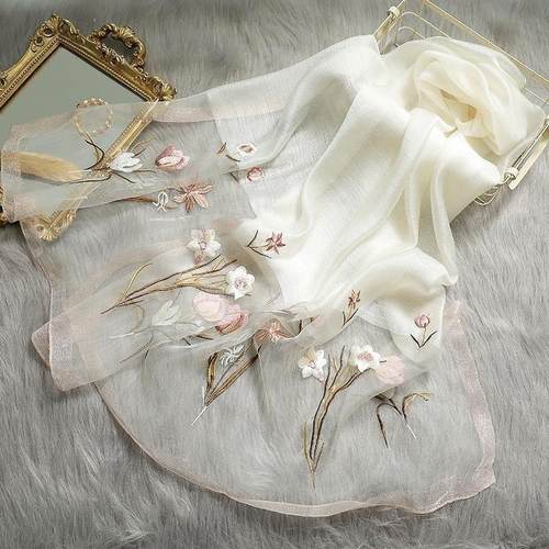 真丝羊毛刺绣丝巾春秋季百搭时尚真丝围巾女韩版花卉绣花防晒披肩