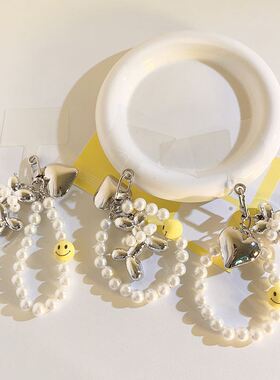 简约ins银爱心仿笑脸串珠链条吊坠饰品ccd相机手环挂链耳机套