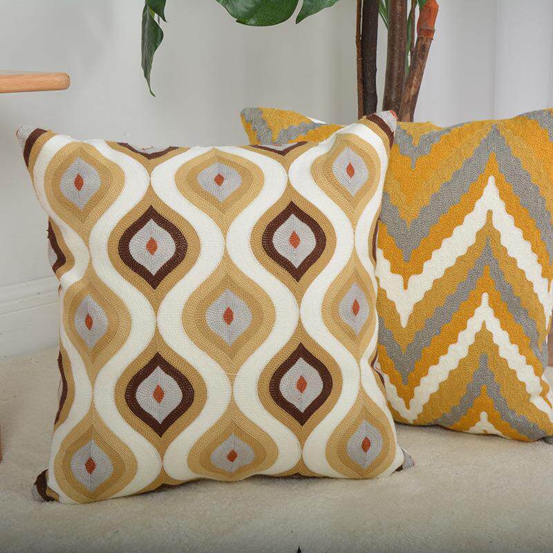 现代简约北欧刺花抱枕卧室家居布艺靠垫沙发靠枕枕芯枕套定制