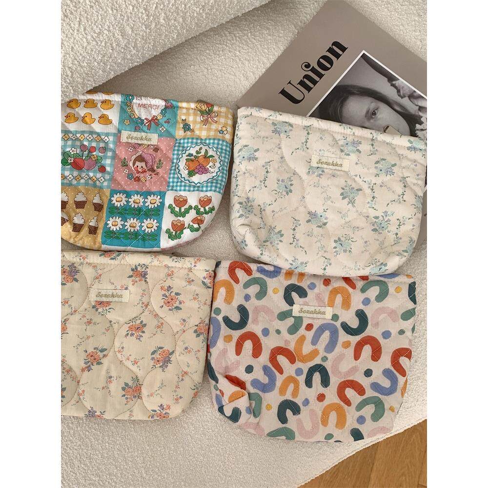 3611 新款化妆包大容量绗棉卡通花朵收纳包可爱便携护肤品洗漱包