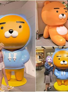 网红kakao熊公仔玻璃钢商场奶茶店瑞恩狮打卡拍照装饰座椅大摆件
