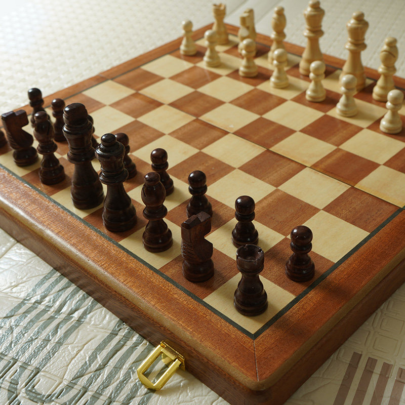 进口材质大号带磁性国际象棋礼盒