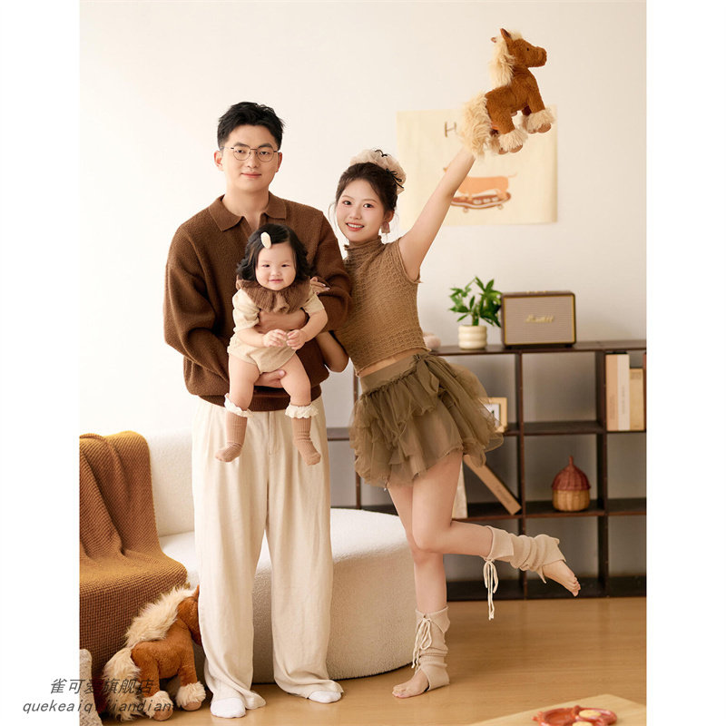 焦糖色秋冬亲子装一家三口毛衣全家福母女写真艺术照拍照服装道具