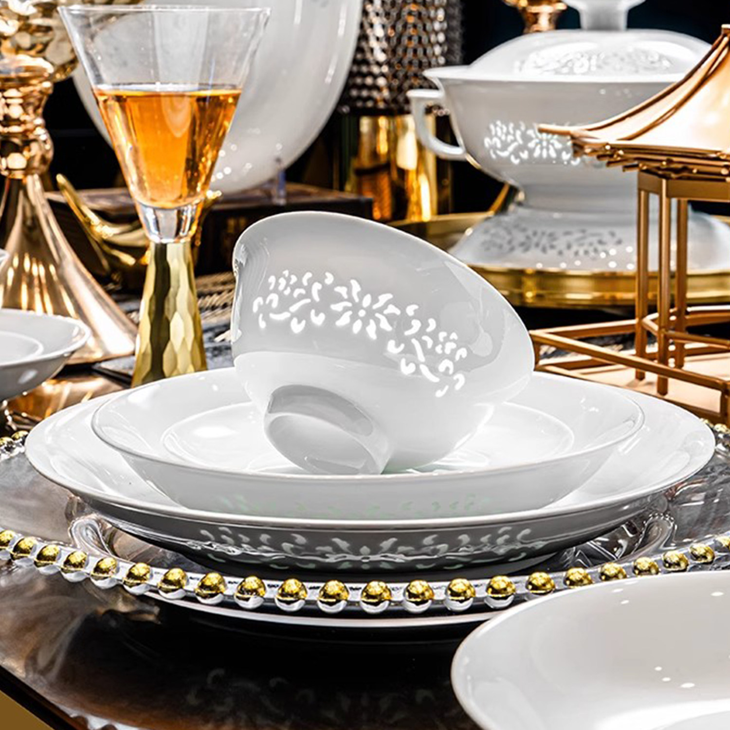 碗碟套装家用高级感景德镇陶瓷餐具轻奢玲珑瓷碗盘新年乔迁送礼