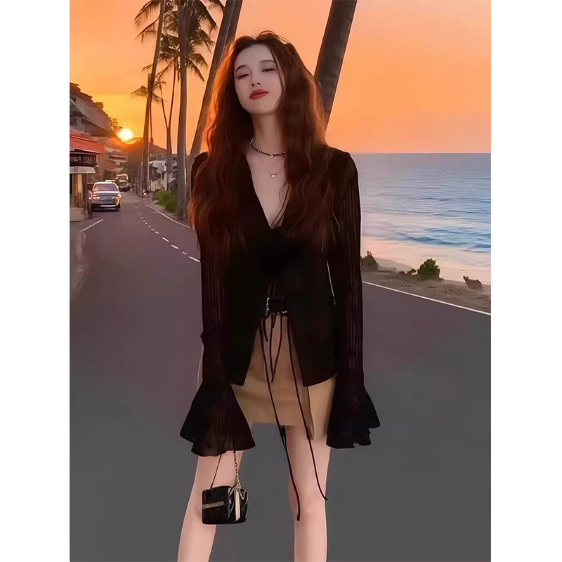 黑色V领喇叭袖薄款衬衫女春夏欧货高级感辣妹风小众气质绝美上衣