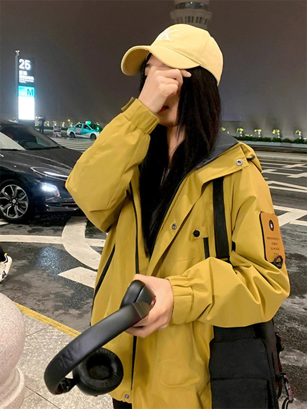 姜黄色连帽冲锋衣外套女春秋欧货新款夹克登山服户外软壳薄款上衣