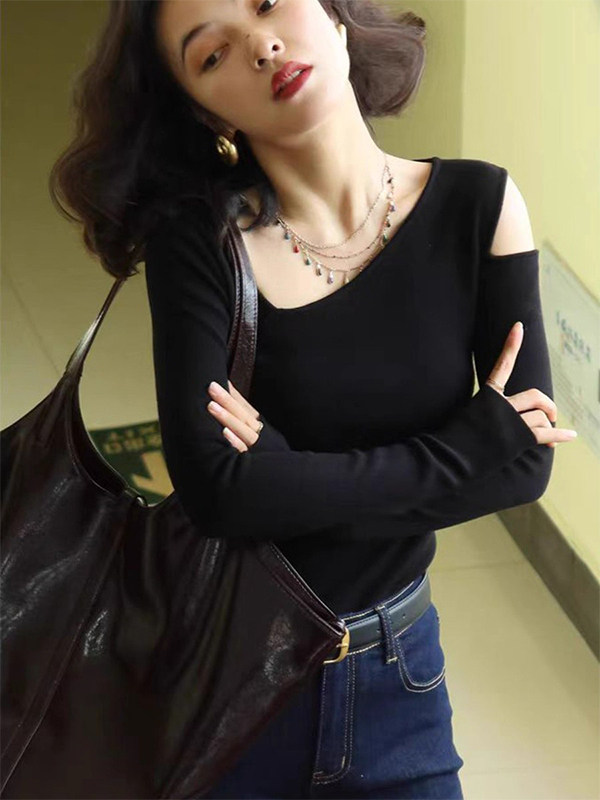 黑色斜领露肩长袖针织衫女春秋欧货设计感修身显瘦内搭打底衫上衣