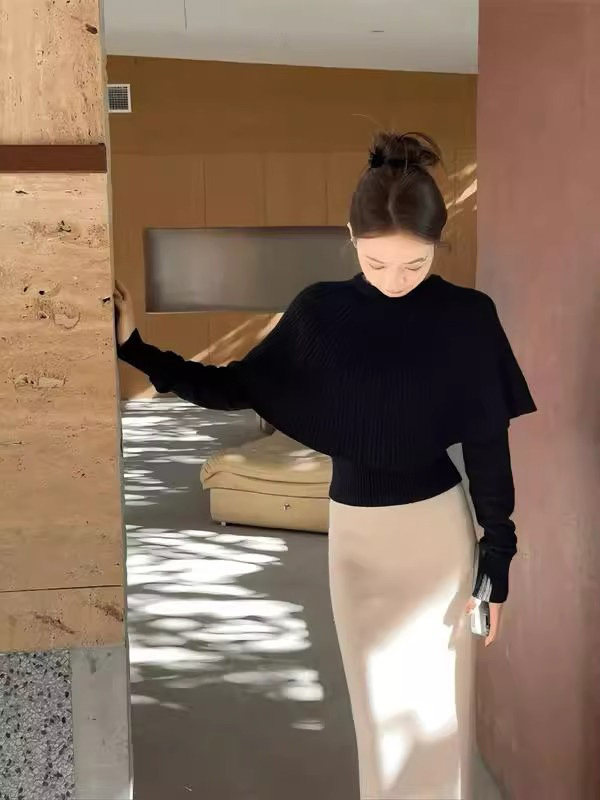 黑色圆领长袖斗篷针织衫毛衣女秋冬欧货时尚宽松高级感套头上衣