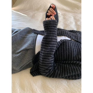 黑灰色条纹圆领长袖针织开衫女春秋欧货高级感复古短款毛衣外套