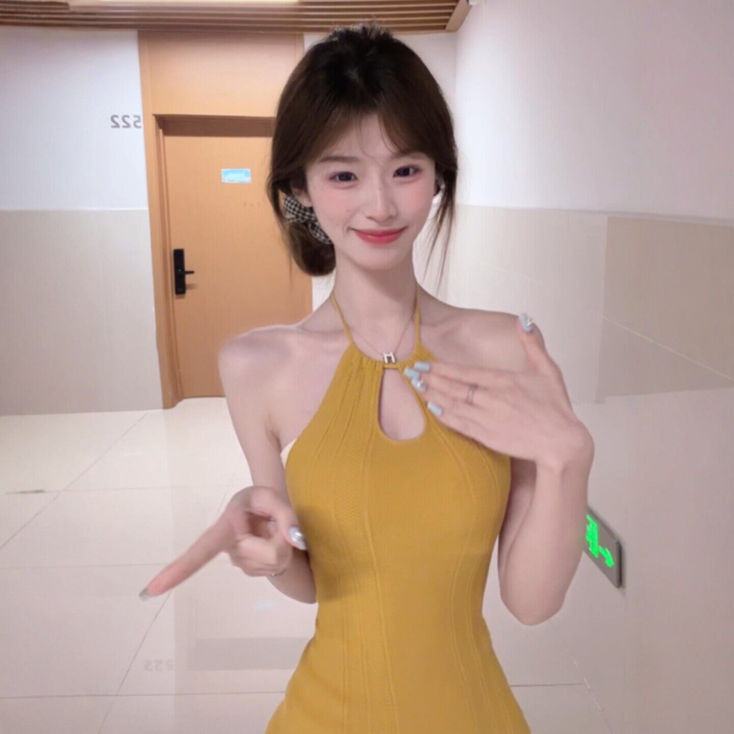 专柜纯欲穿搭性感风挂脖镂空紧身包臀吊带短裙设计感女士连衣裙26
