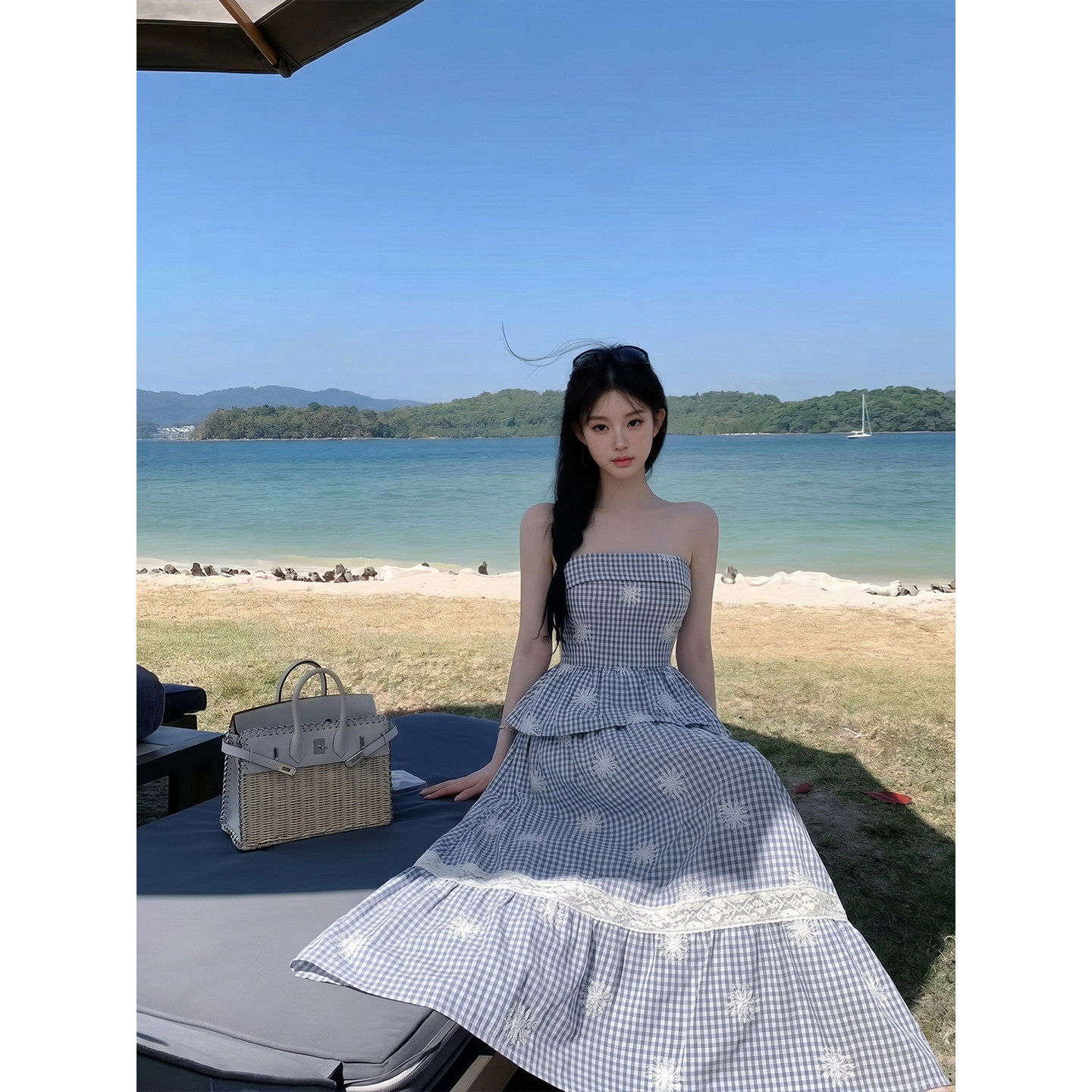 专柜韩系蓝白格纹抹胸套装女夏新款收腰显瘦度假风长裙两件套