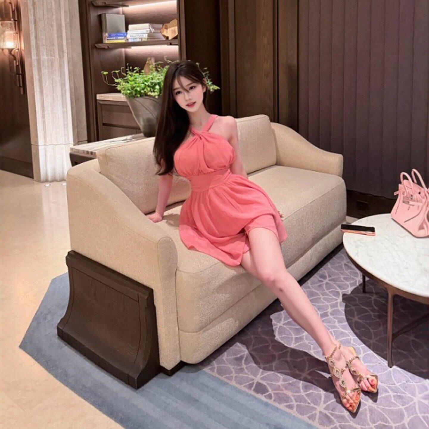 专柜法式高级感气质挂脖吊带连衣裙独特超好看的收腰蓬蓬小裙子26