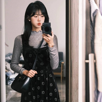 法式复古黑色丝绒吊带连衣裙子女收腰气质碎花长裙打底衫套装秋冬