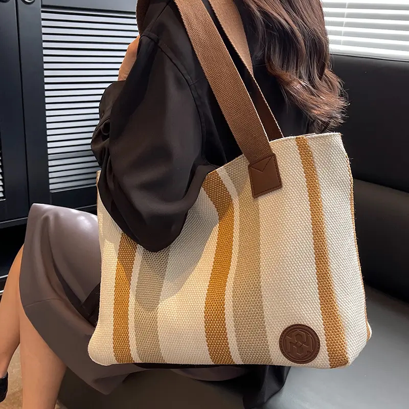 高级感大容量通勤包包女2025新款