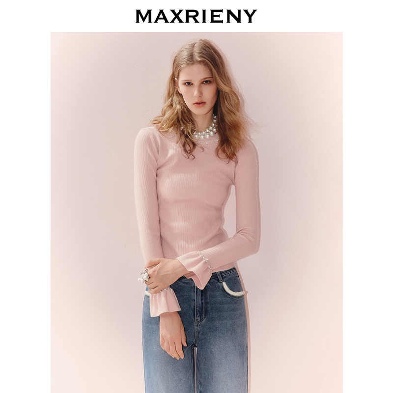 钉珠装饰修身针织衫，收腰剪裁勾勒曼妙曲线