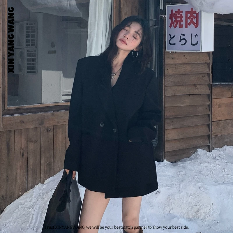 XYW25新款黑色高级设计感不对称视觉羽绒西装X202501005