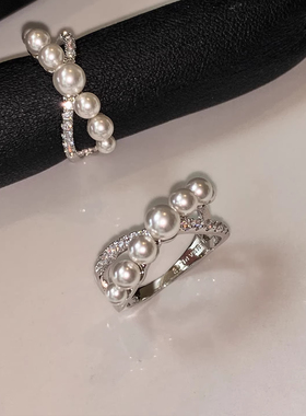 澳白色交叉锆石珍珠戒指