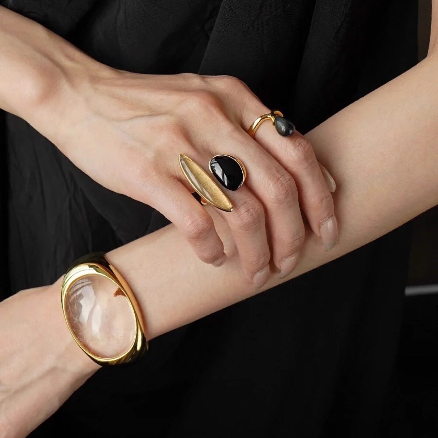 韩国轻奢小众设计高级感黑玛瑙戒指复古不规则天然水晶戒指开口女