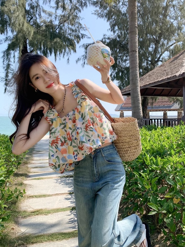 三亚云南新疆沙滩裙子海岛海边度假吊带连衣裙女装多巴胺旅游穿搭