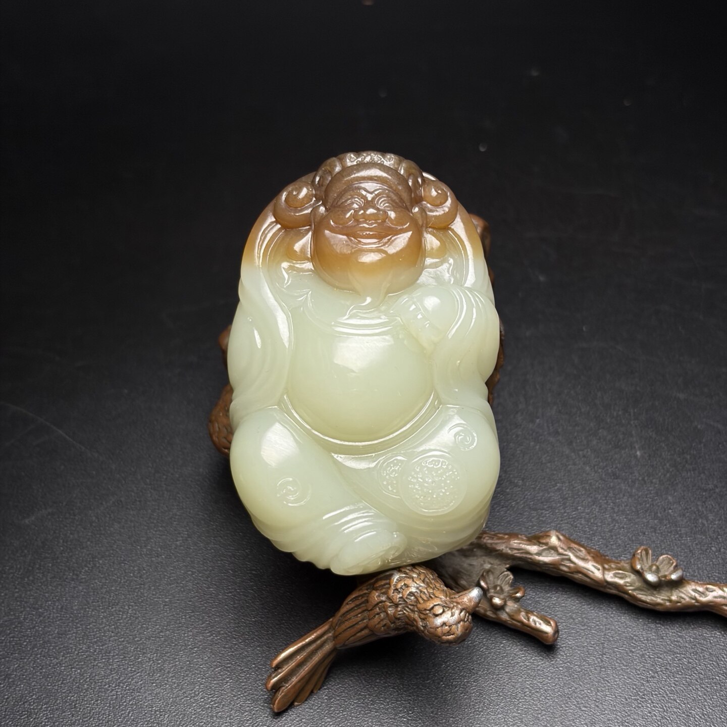 新疆和田玉且末糖财神苏工把玩件